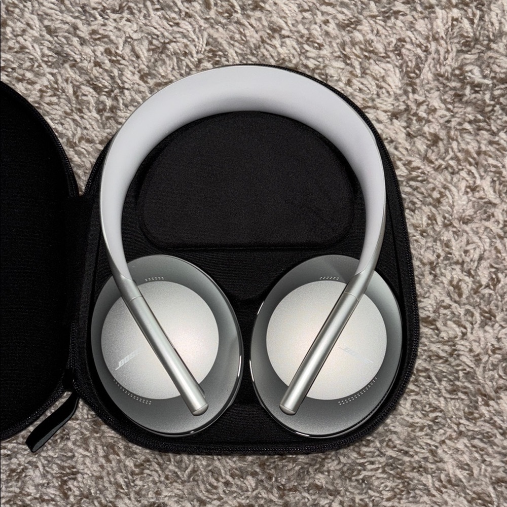 Bose Noise Cancelling Wireless Bluetooth Headphones 700